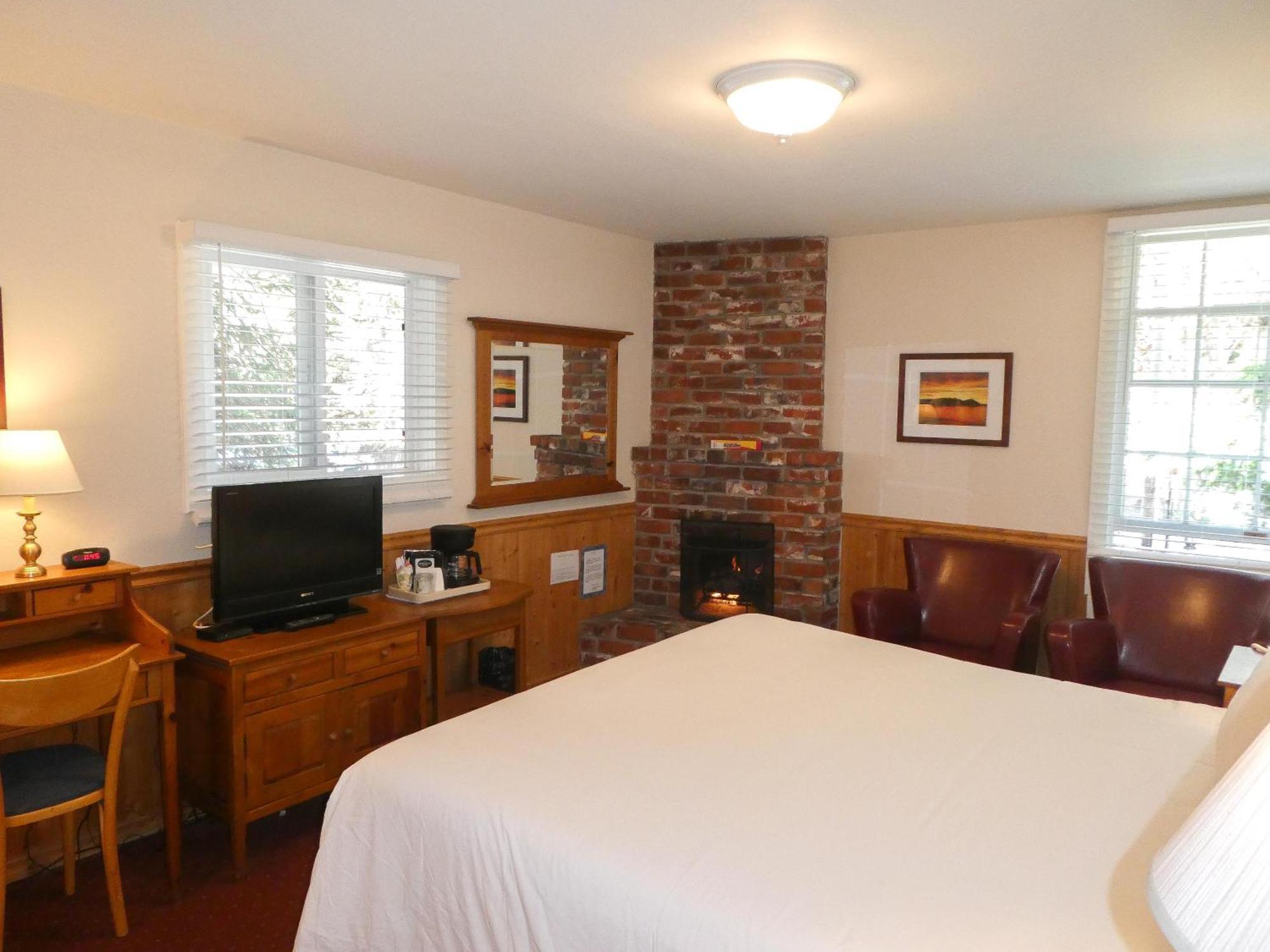 Hotel Fireplace 3*